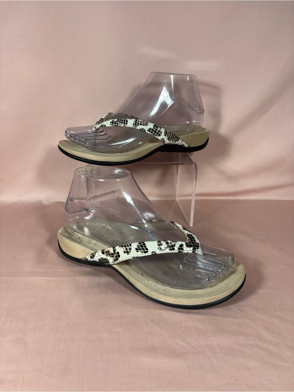 Vionic Dillon Flip Flop Women's Leopard Print Patent Leather Sandals Size 6